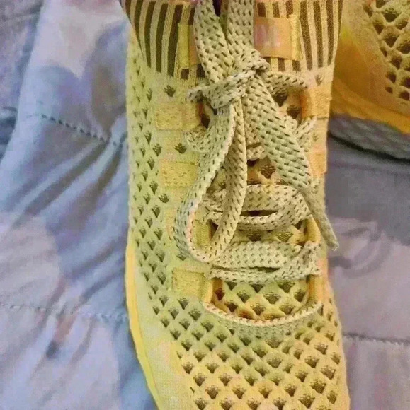 Nobull Size M 8 W 9.5. Color Lemon Drop - Picture 3 of 15